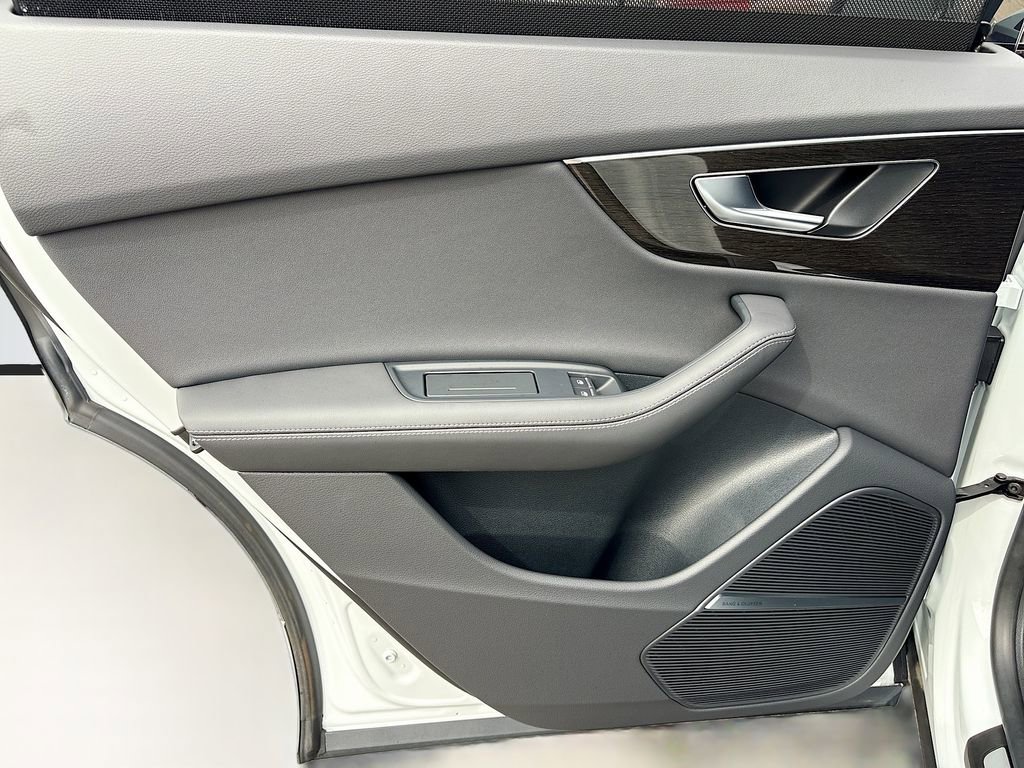 Used 2025 Audi Q8 Premium Plus AWD/4WD image 26