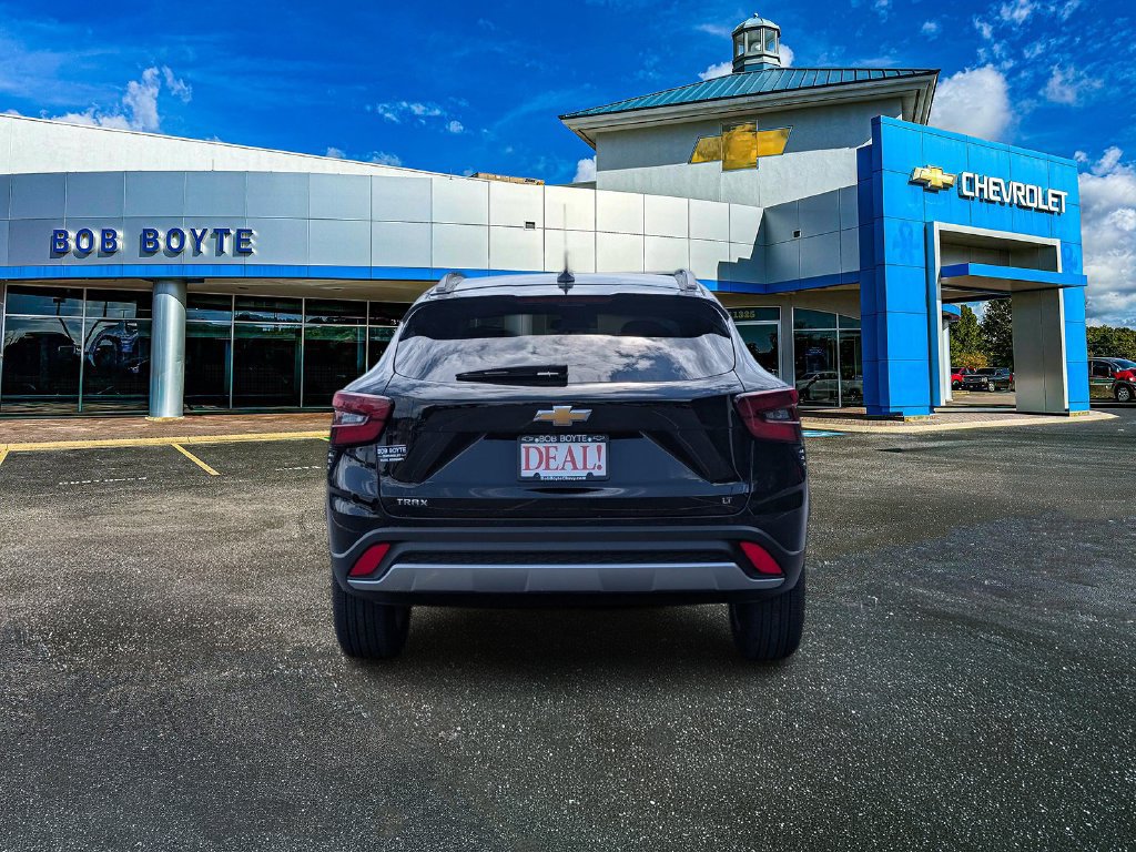 New 2026 Chevrolet Trax LT w/ LT Convenience Package FWD image 4