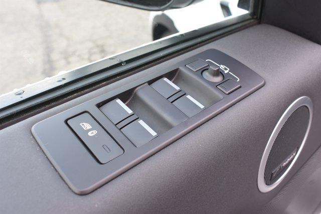 Used 2024 Land Rover Discovery S AWD/4WD image 12