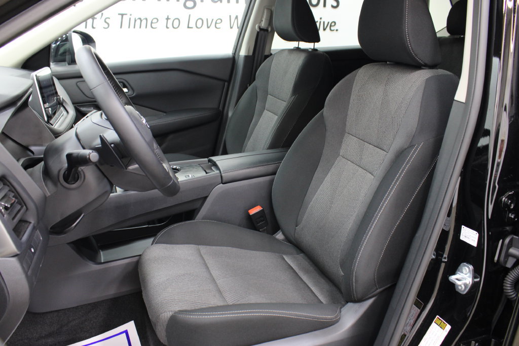 Used 2026 Nissan Rogue SV FWD image 13