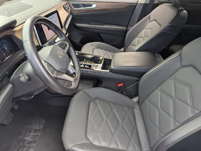 Used 2024 Volkswagen Atlas SE AWD/4WD image 18
