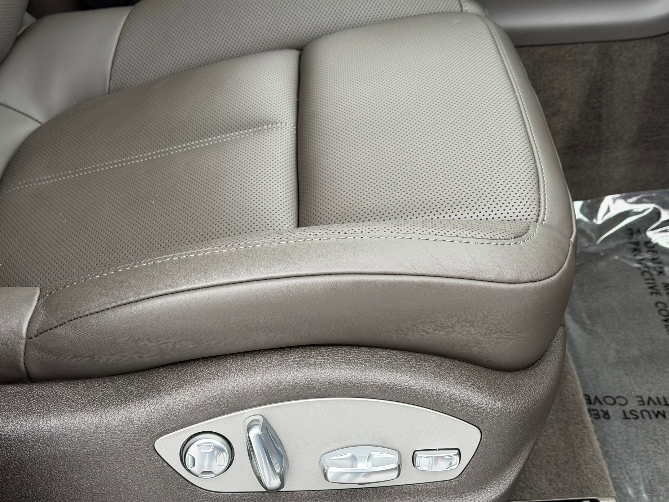 Certified 2023 Porsche Macan image 16