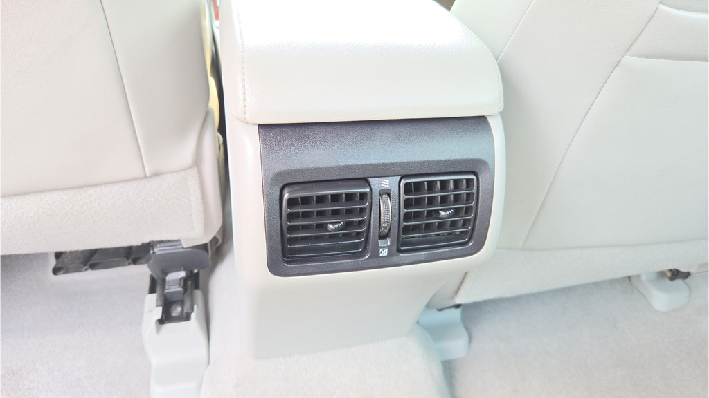 Used 2013 Toyota Camry XLE w/ Leather Pkg FWD image 40