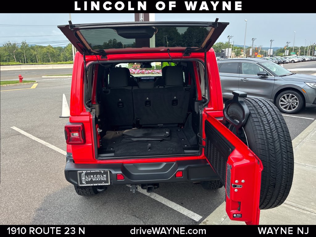 Used 2024 Jeep Wrangler Unlimited Sahara AWD/4WD image 6