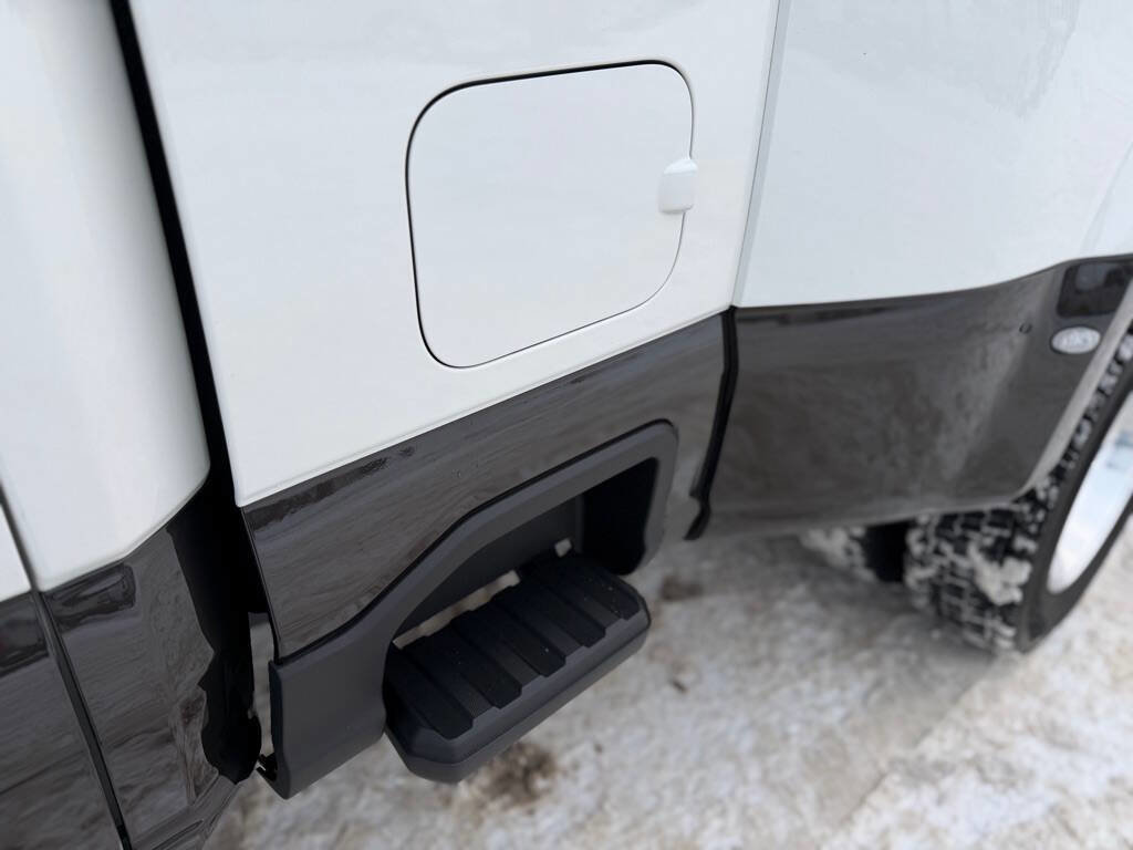 Used 2025 Ford F450 King Ranch image 38