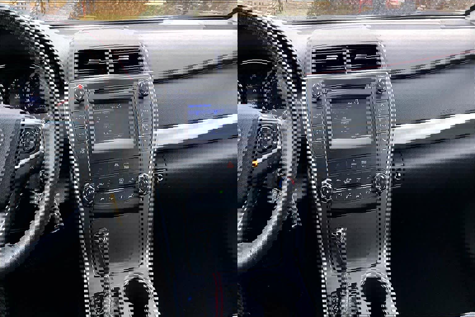 Used 2017 Toyota Camry SE image 6