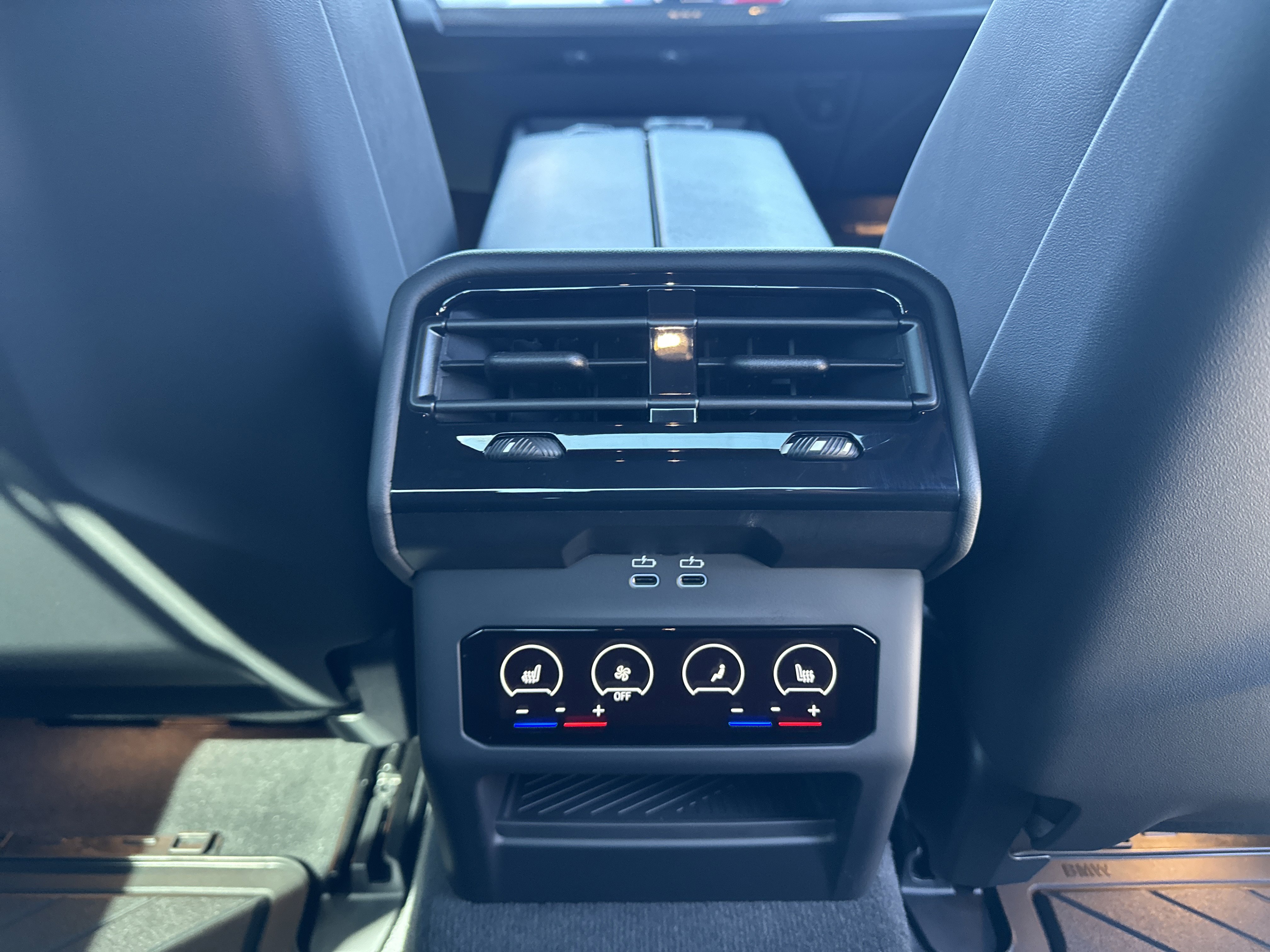 Used 2026 BMW M5 w/ Carbon Package image 9