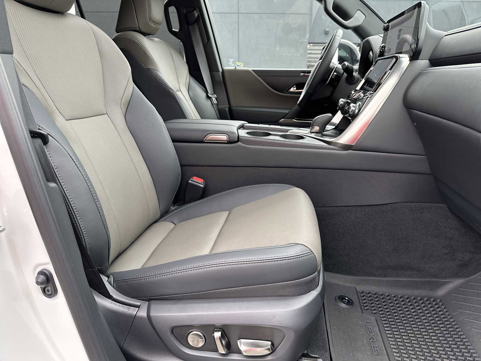 Used 2026 Lexus LX 700h Overtrail image 28