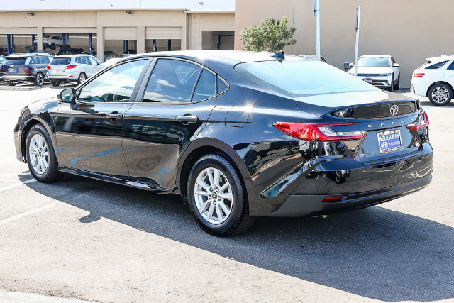 Used 2025 Toyota Camry LE FWD image 4