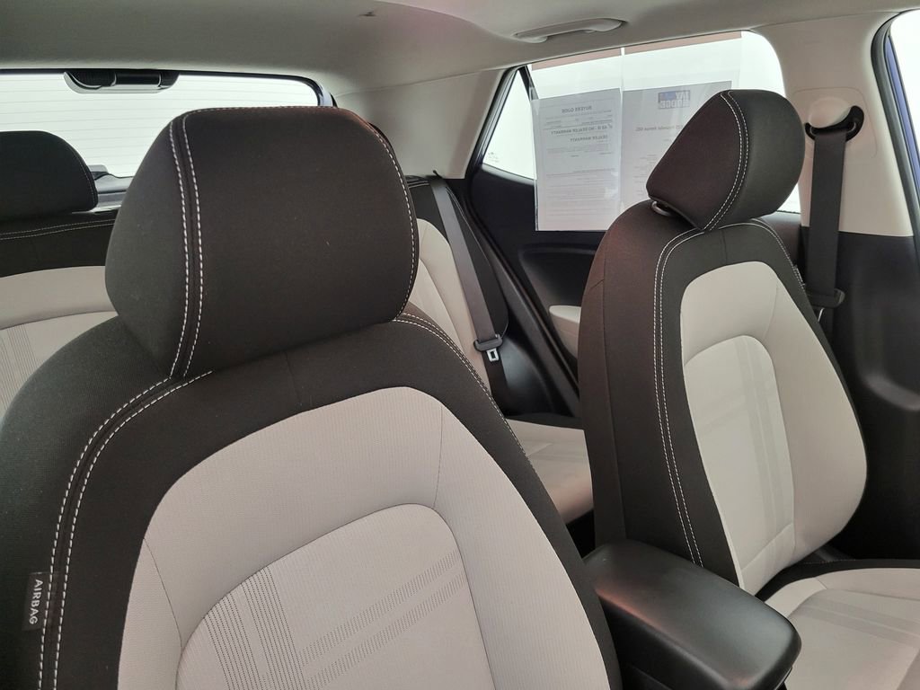 Used 2025 Hyundai Venue SEL image 35