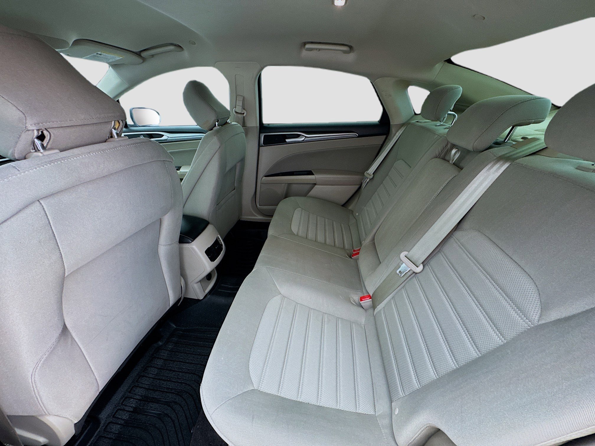 Used 2020 Ford Fusion SE image 12