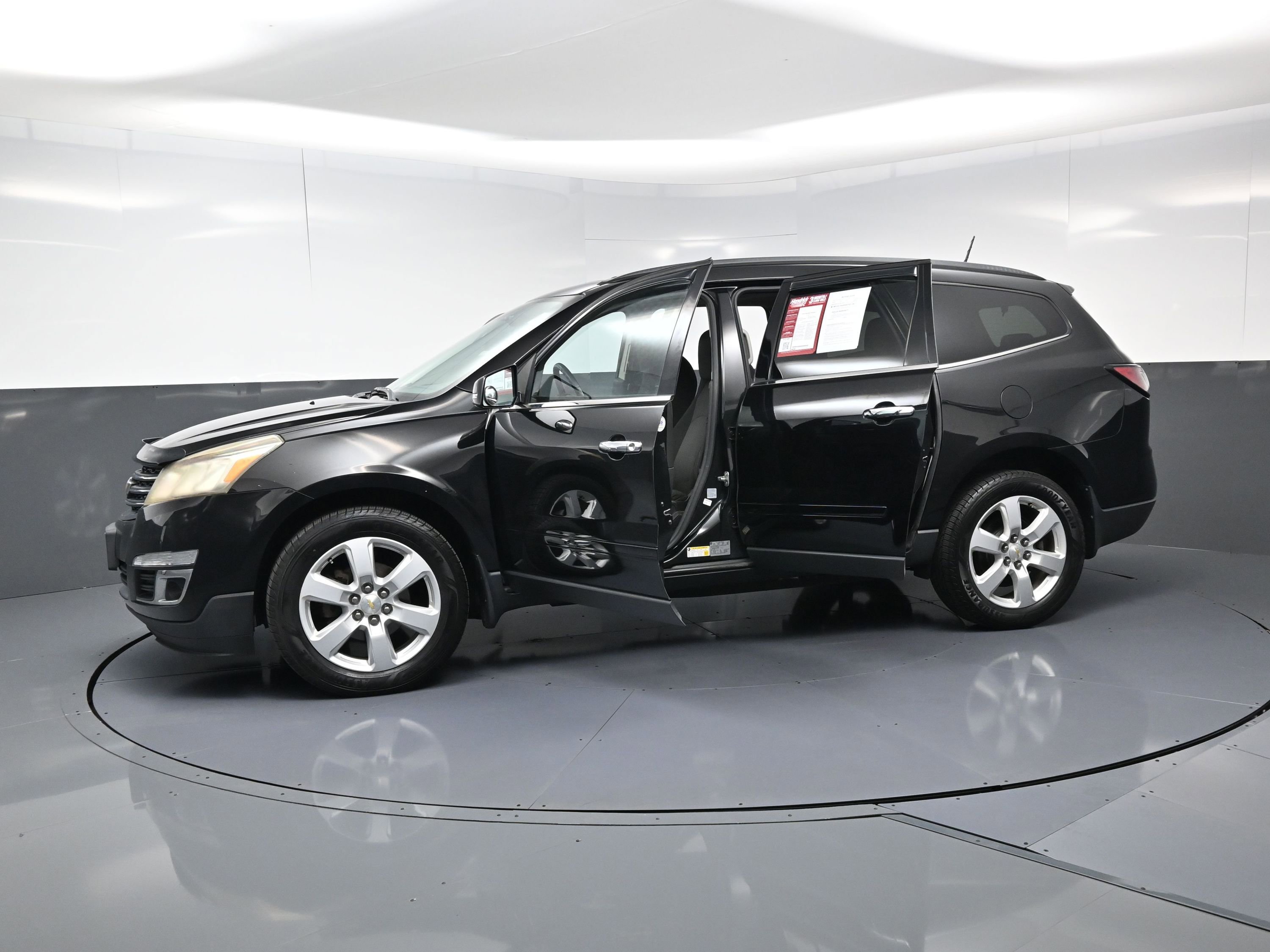 Used 2016 Chevrolet Traverse LT w/ Style and Technology Package image 22