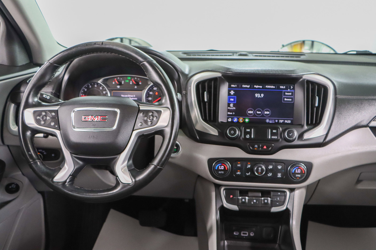 Used 2023 GMC Terrain SLT AWD/4WD image 17