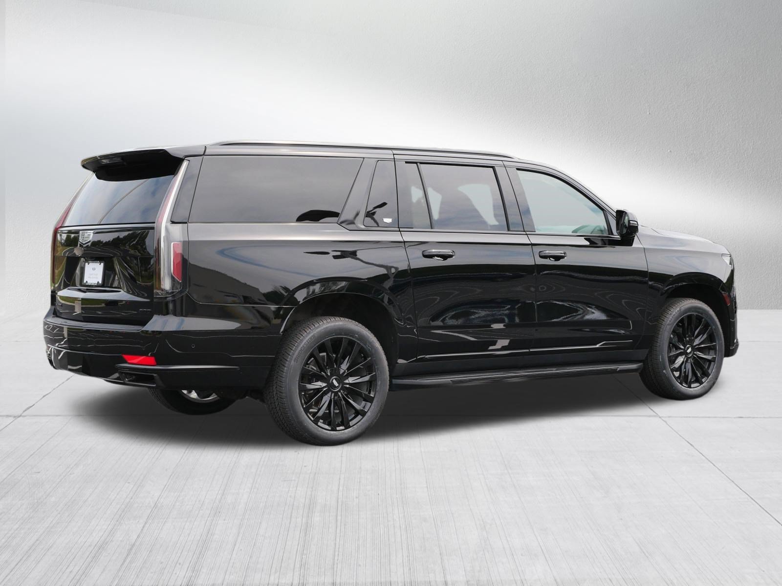 Certified 2023 Cadillac Escalade ESV Premium Luxury w/ Performance Package AWD/4WD image 5