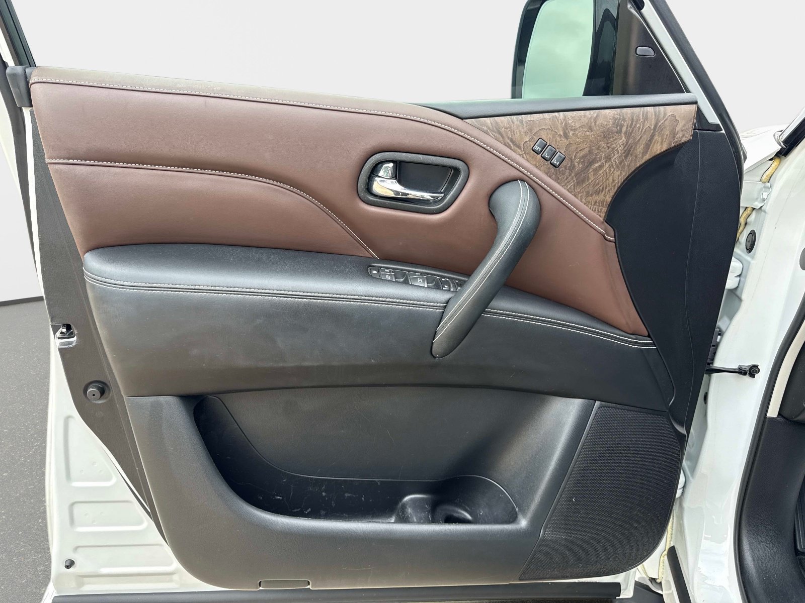 Used 2022 INFINITI QX80 Premium Select w/ Cargo Package RWD image 16