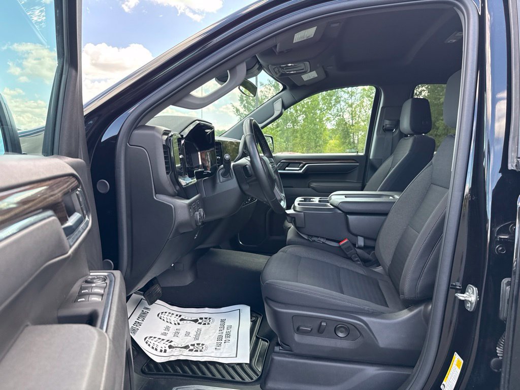 Used 2025 Chevrolet Silverado 1500 LT AWD/4WD image 23