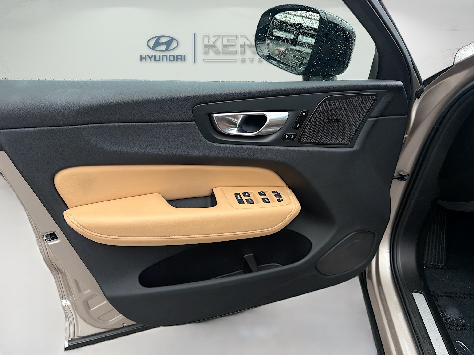 Used 2024 Volvo XC60 B5 Ultimate AWD/4WD image 17