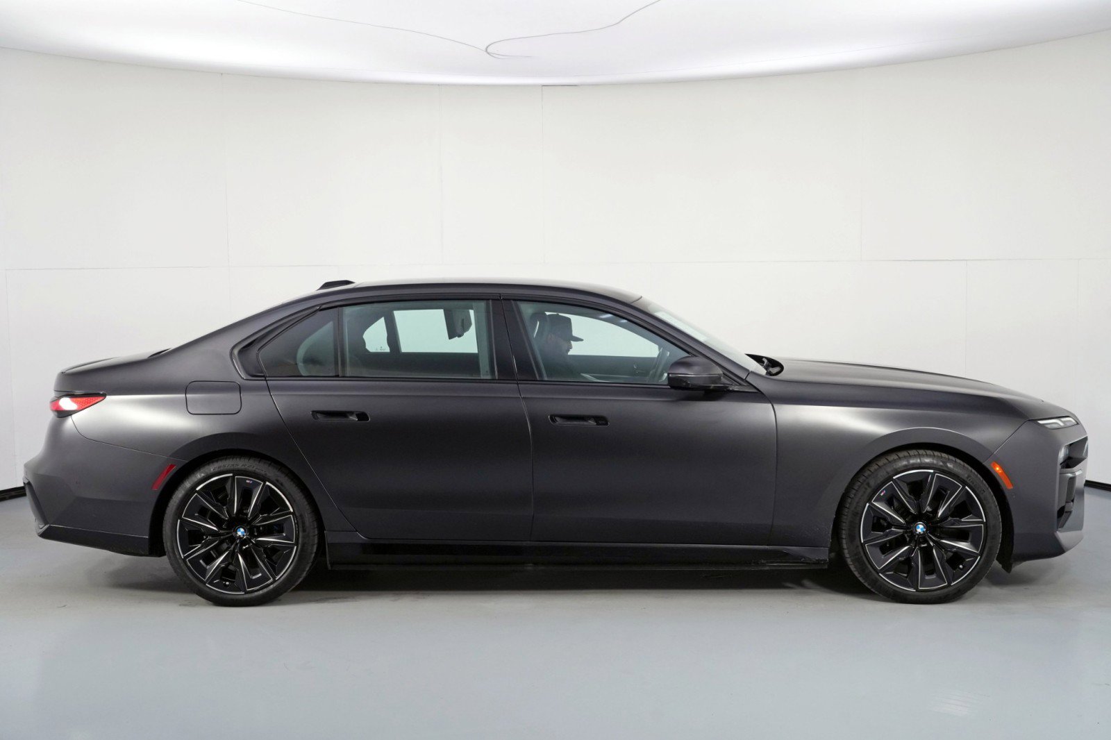 Used 2023 BMW i7 xDrive60 w/ Parking Assistance Package image 65