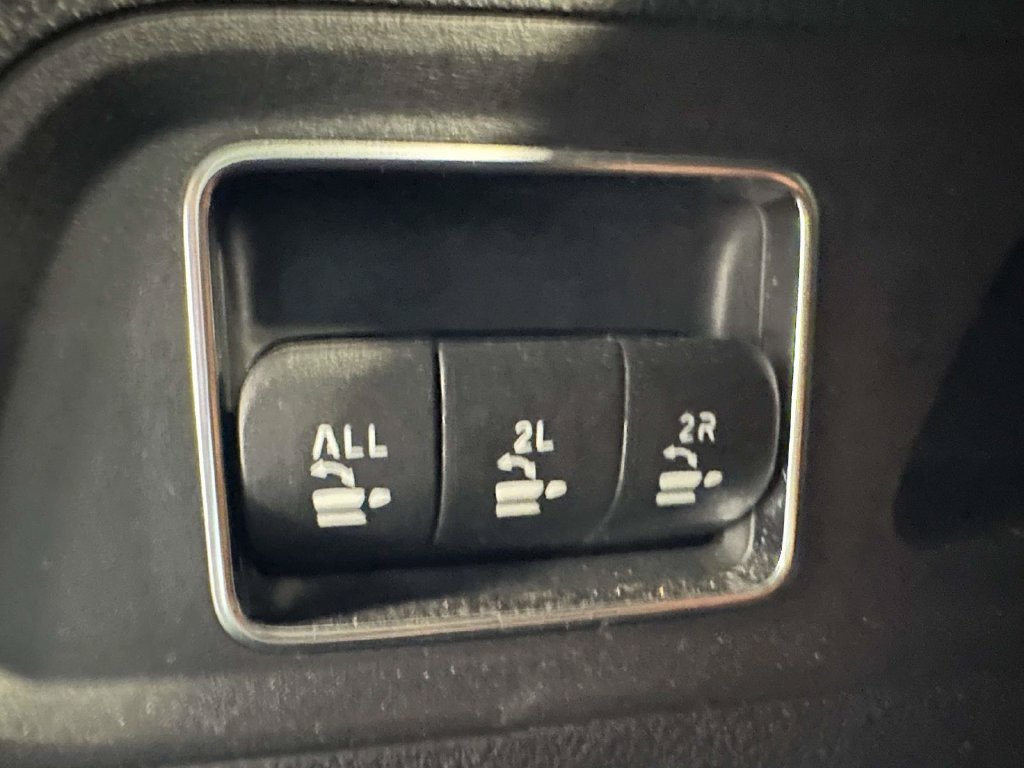 Used 2025 Mercedes-Benz GLS 450 4MATIC w/ AMG Line Exterior image 12