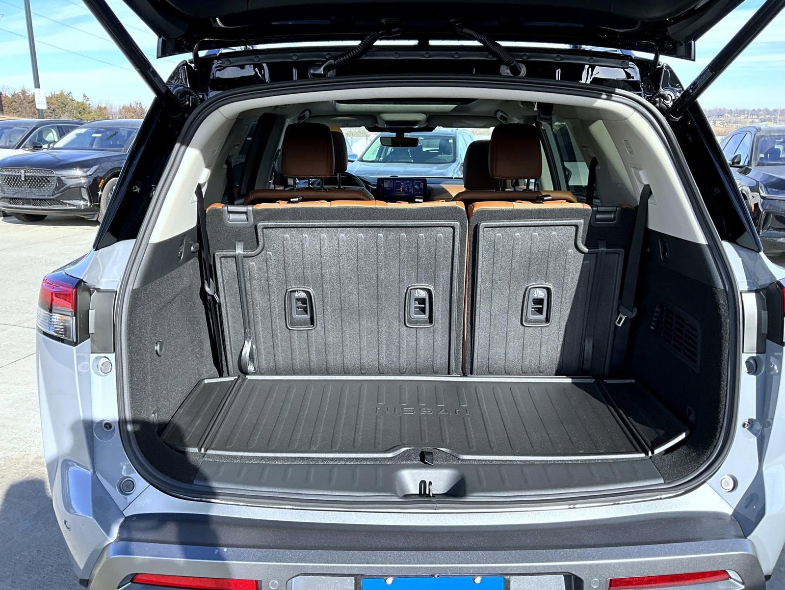 New 2026 Nissan Pathfinder Platinum image 9