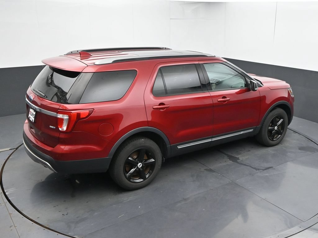Used 2016 Ford Explorer XLT w/ Equipment Group 202A AWD/4WD image 12