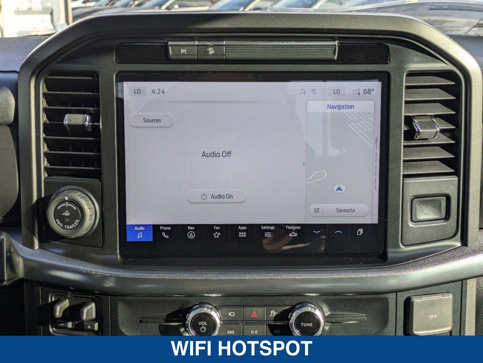 Used 2025 Ford F150 Lariat w/ Equipment Group 501A Mid image 17