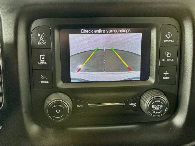 Used 2018 Jeep Compass Latitude FWD image 11