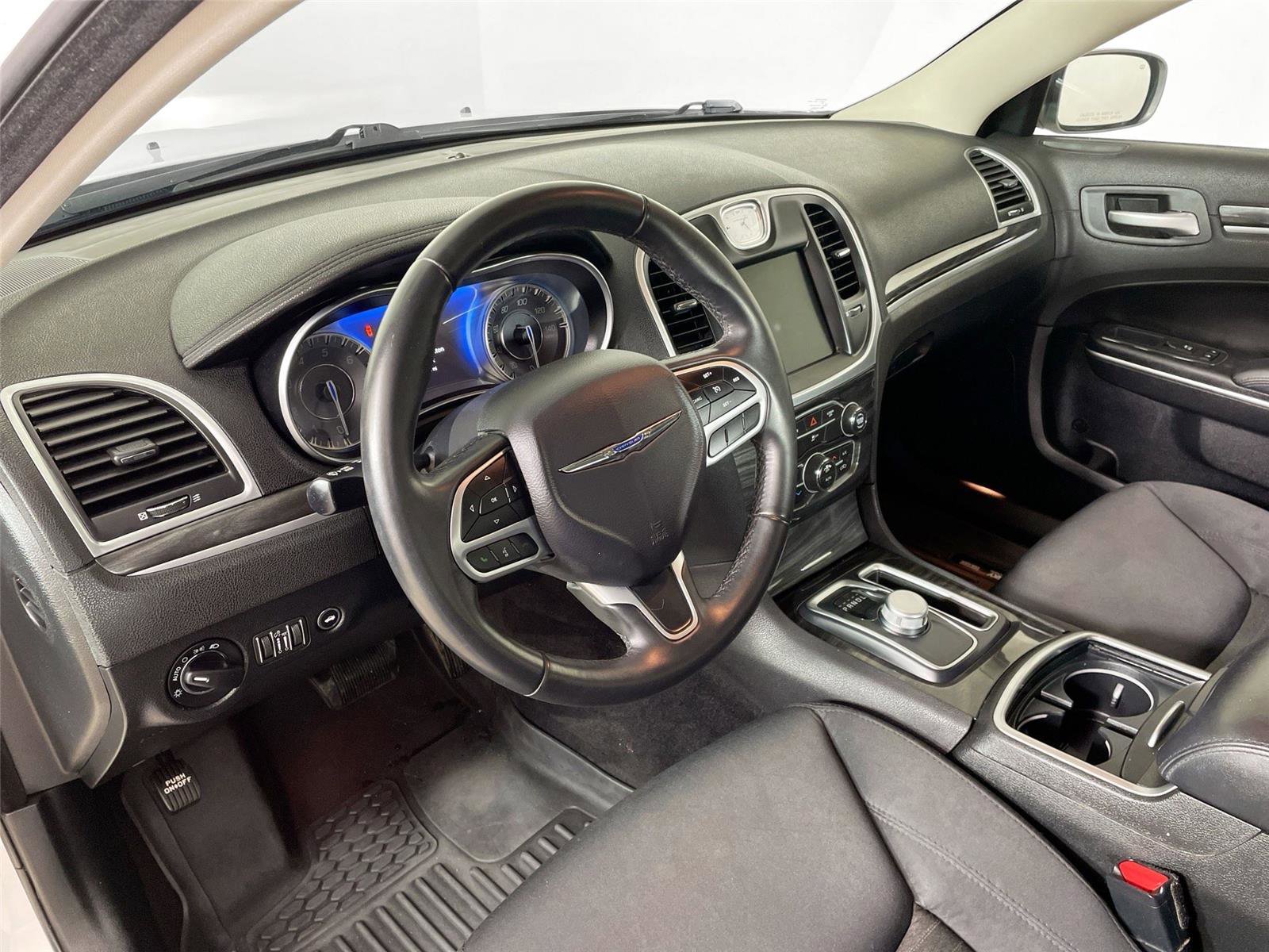 Used 2018 Chrysler 300 Touring image 9