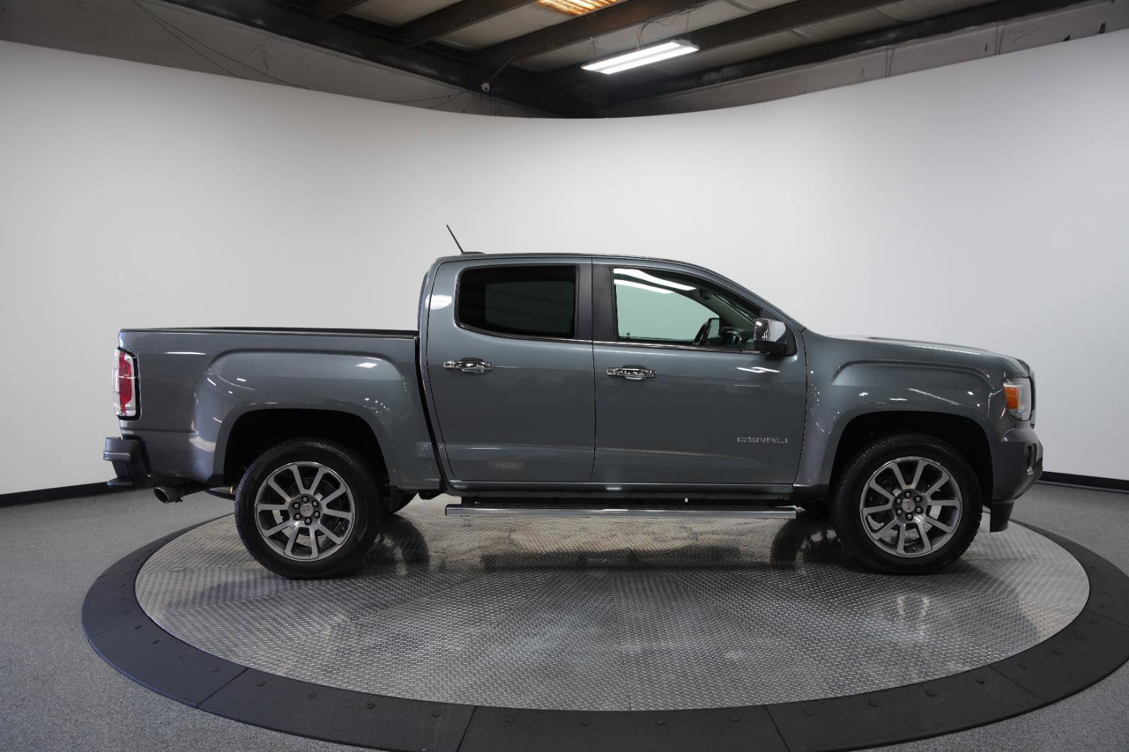 Used 2019 GMC Canyon Denali image 8