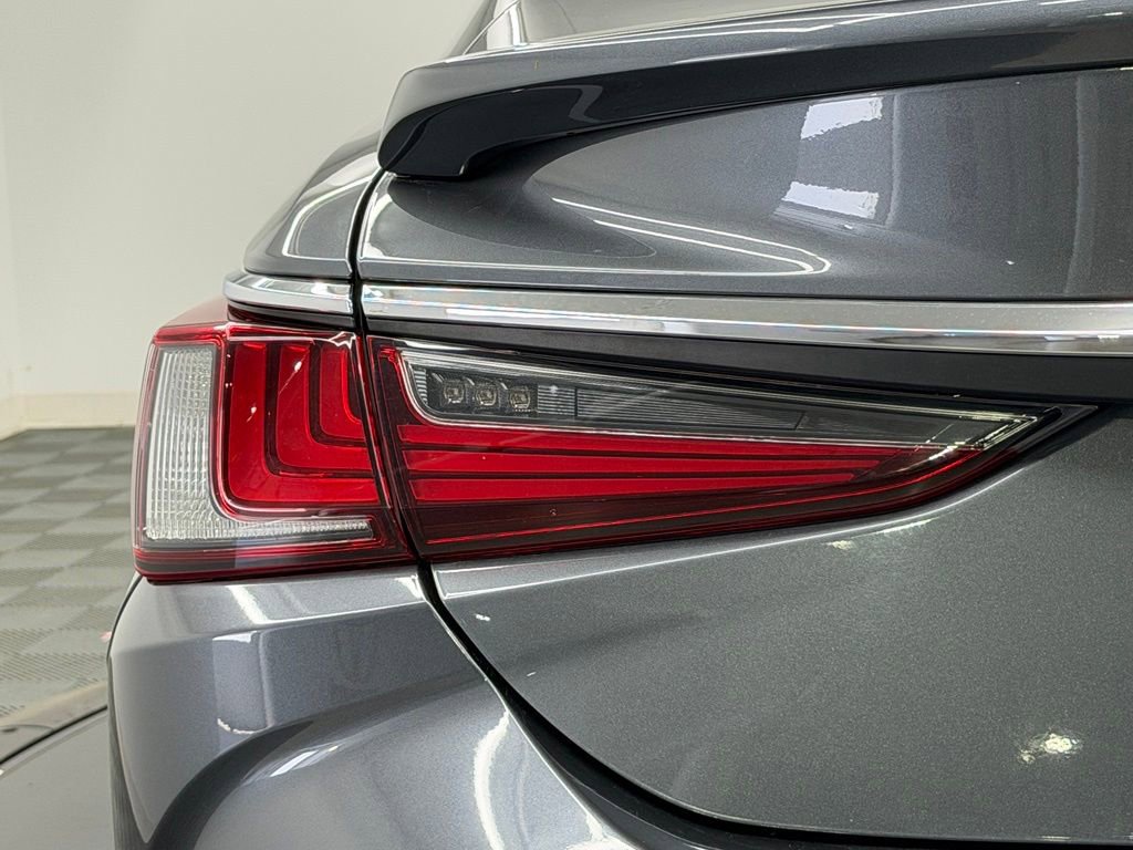 Used 2022 Lexus ES 300h FWD image 12