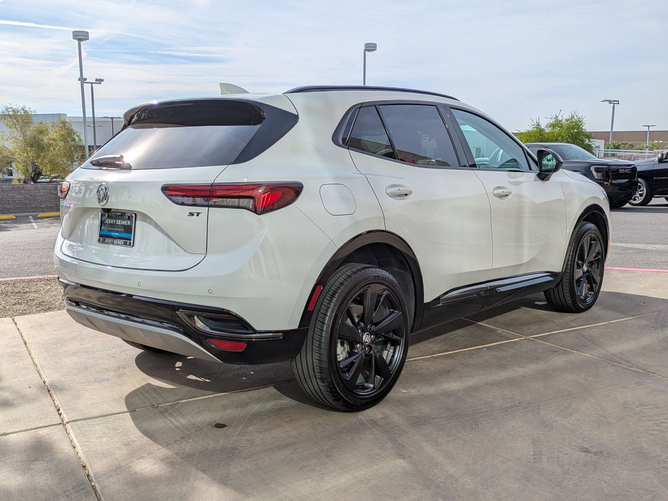 Used 2022 Buick Envision Essence w/ Sport Touring Package FWD image 5