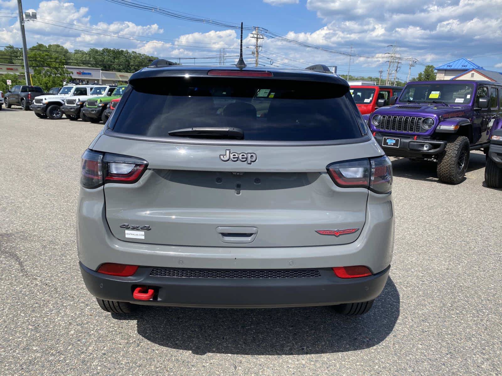 Certified 2022 Jeep Compass Trailhawk w/ Trailhawk Elite Group AWD/4WD image 4