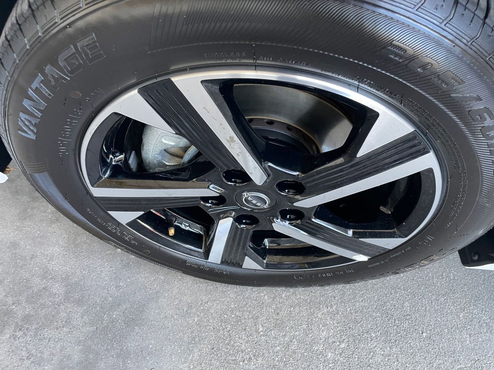 Used 2025 Nissan Sentra SV image 30