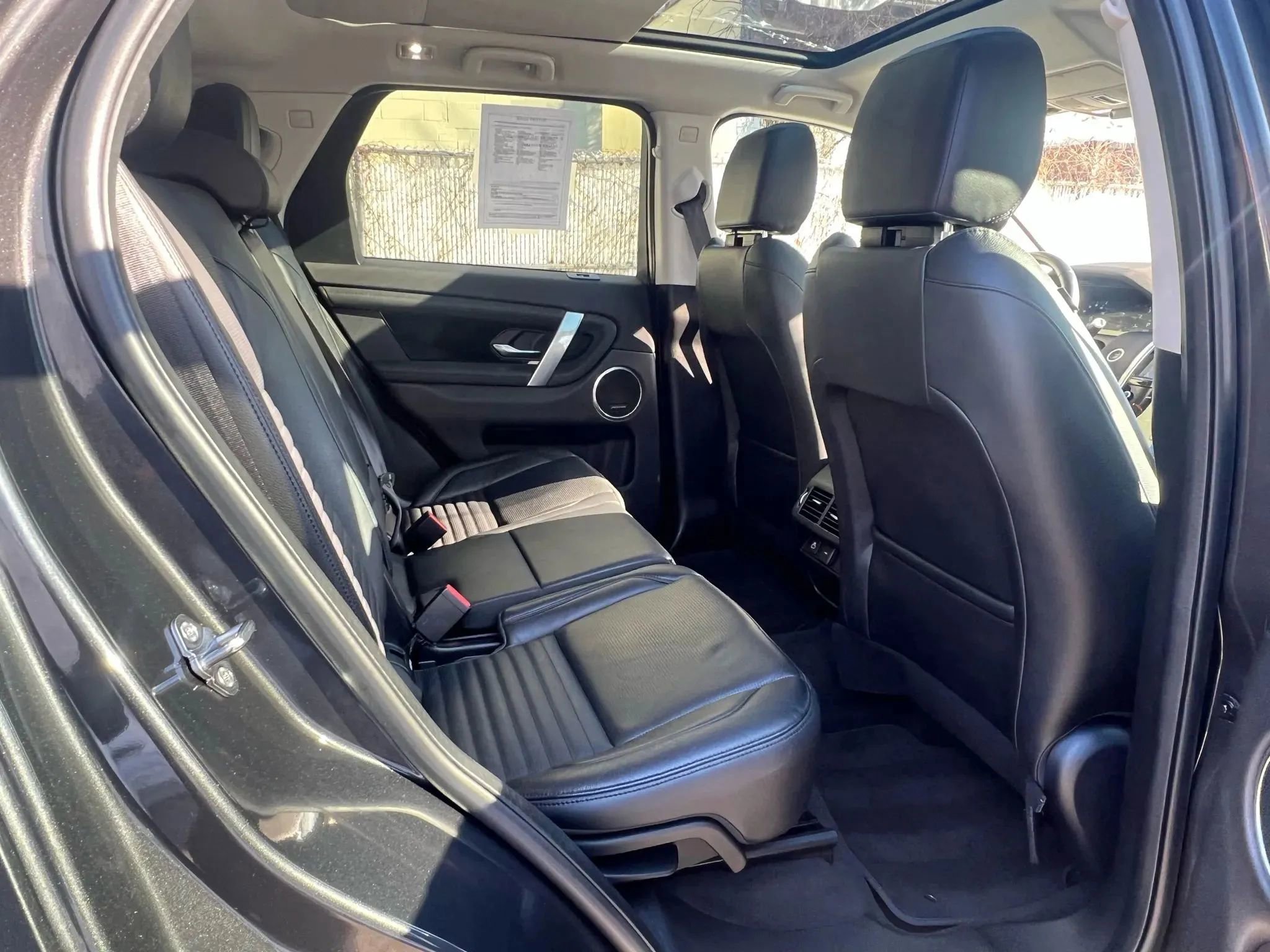 Used 2021 Land Rover Discovery Sport SE image 32