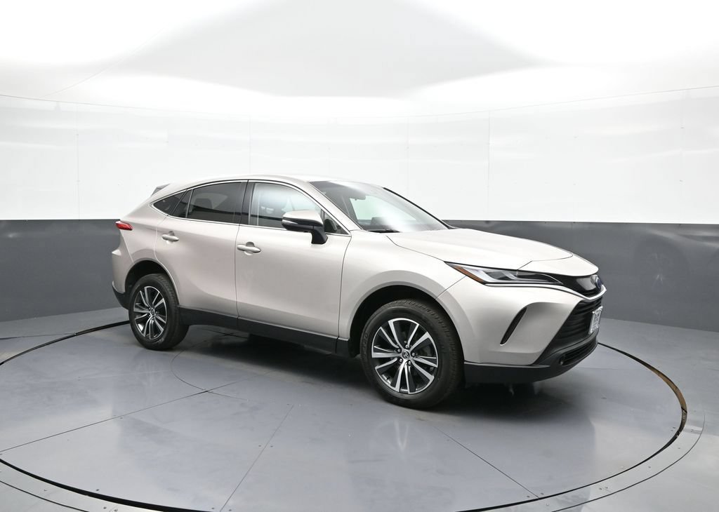 Certified 2024 Toyota Venza LE AWD/4WD image 4