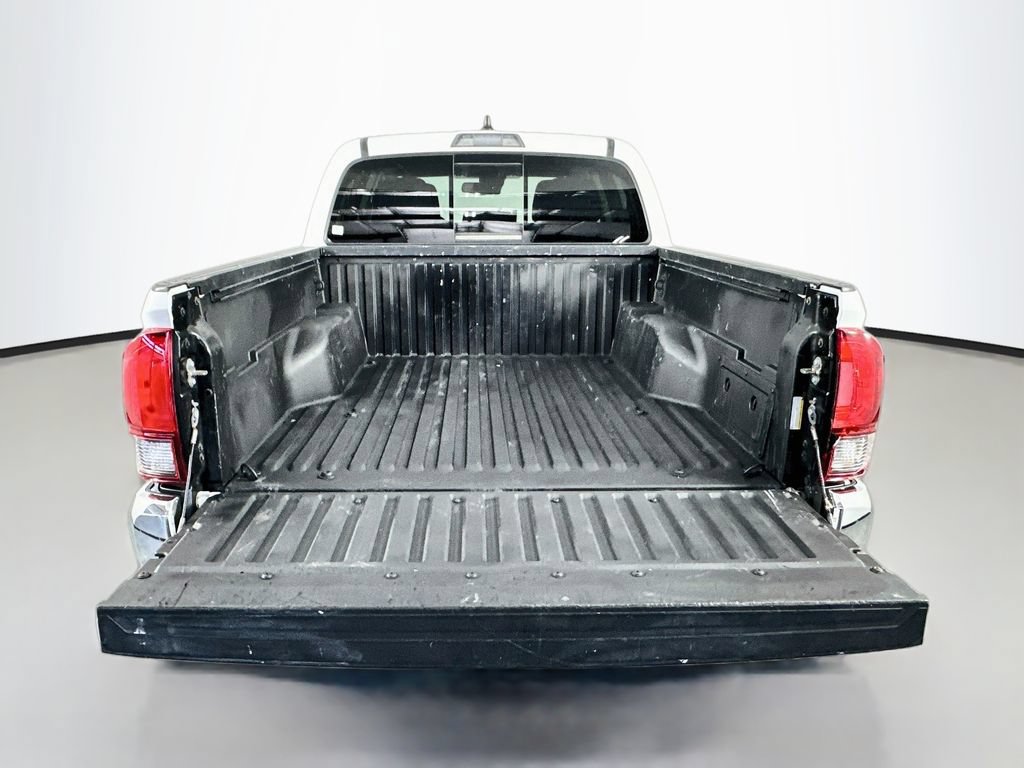Used 2020 Toyota Tacoma SR5 RWD image 25