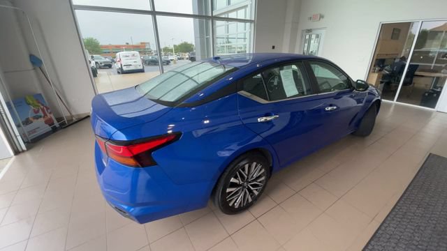Used 2025 Nissan Altima 2.5 SV FWD image 2