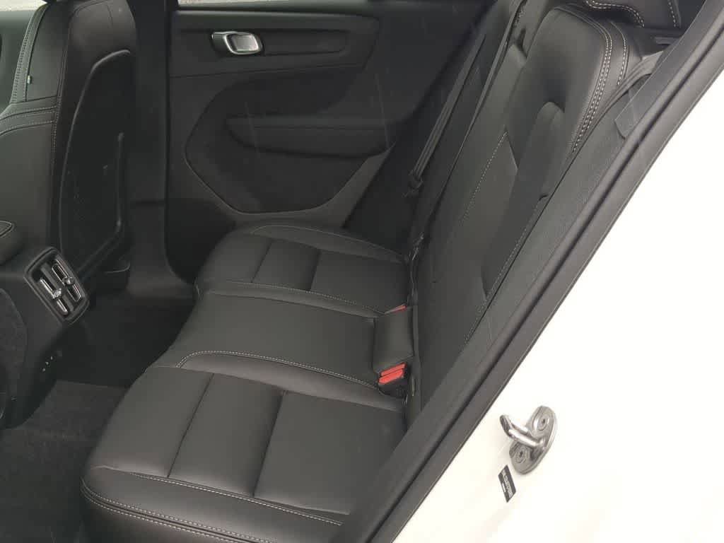 New 2026 Volvo XC40 B5 Core w/ Protection Package Premier AWD/4WD image 17