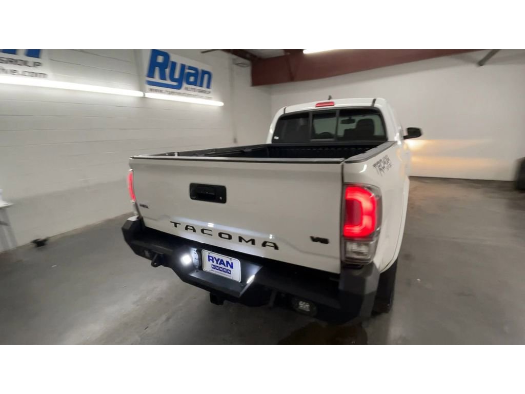 Used 2016 Toyota Tacoma TRD Sport image 8