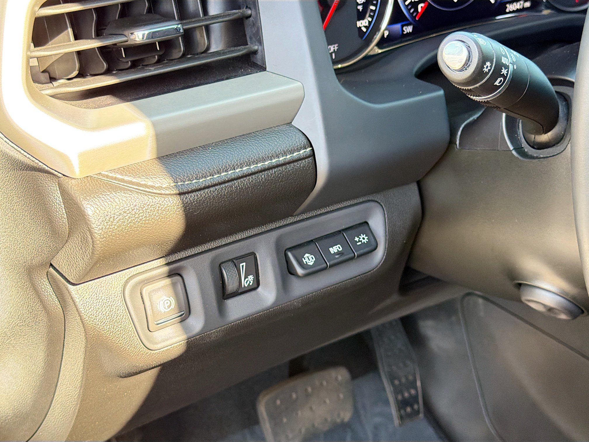Used 2023 GMC Acadia Denali w/ Denali Technology Package FWD image 10