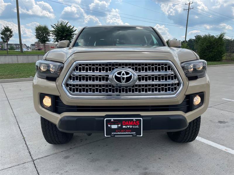 Used 2017 Toyota Tacoma TRD Off-Road w/ Tow Package (A/T) AWD/4WD image 2