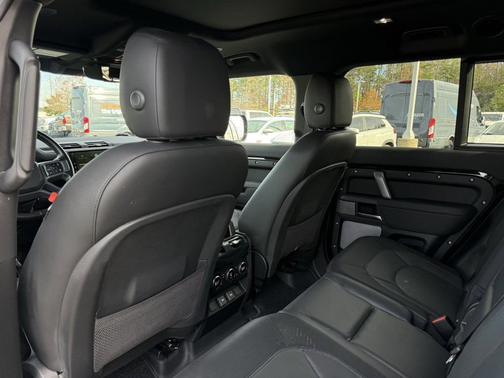 Used 2024 Land Rover Defender 130 X-Dynamic SE image 25