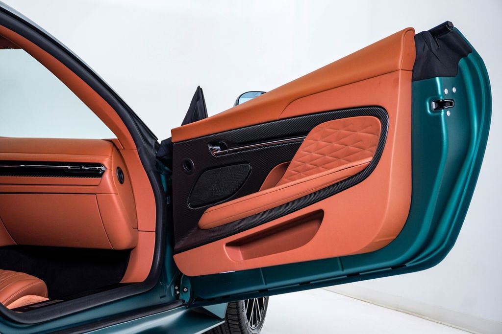 Used 2024 Aston Martin DB12 Coupe image 19