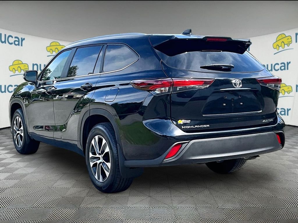Certified 2026 Toyota Highlander XLE AWD/4WD image 4