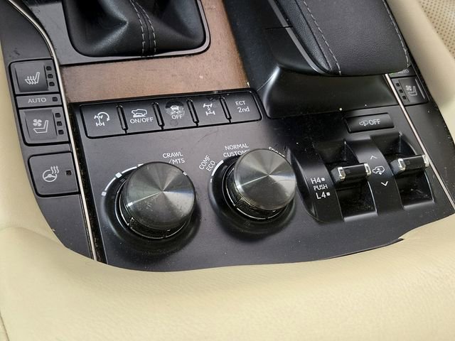 Used 2016 Lexus LX 570 4WD w/ Luxury Package image 29