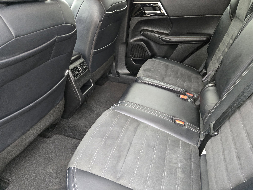 Used 2024 Mitsubishi Outlander SE image 29