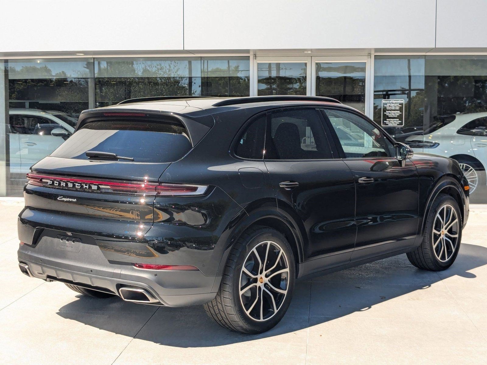 Certified 2025 Porsche Cayenne image 9