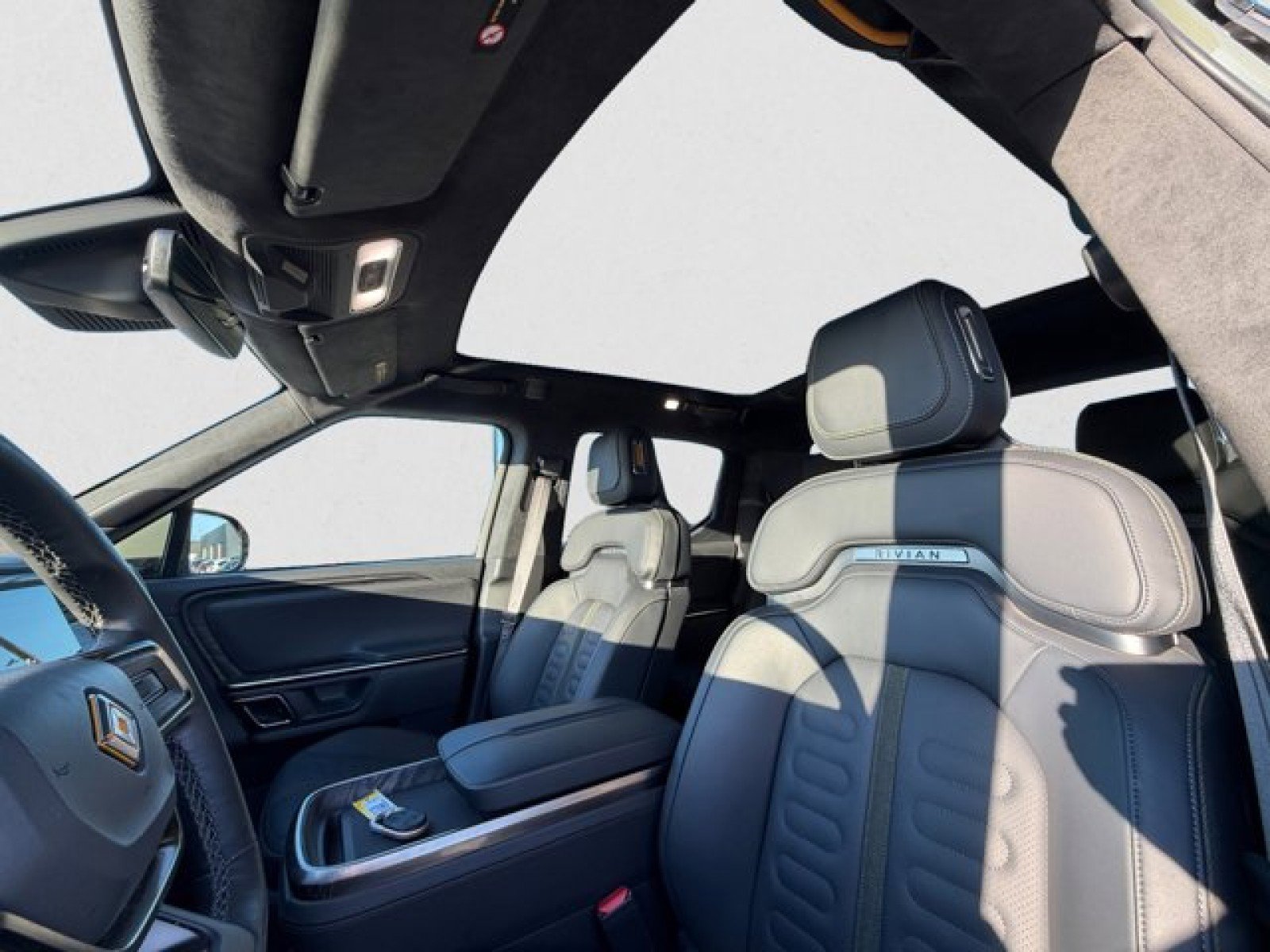 Used 2022 Rivian R1T Launch Edition image 13