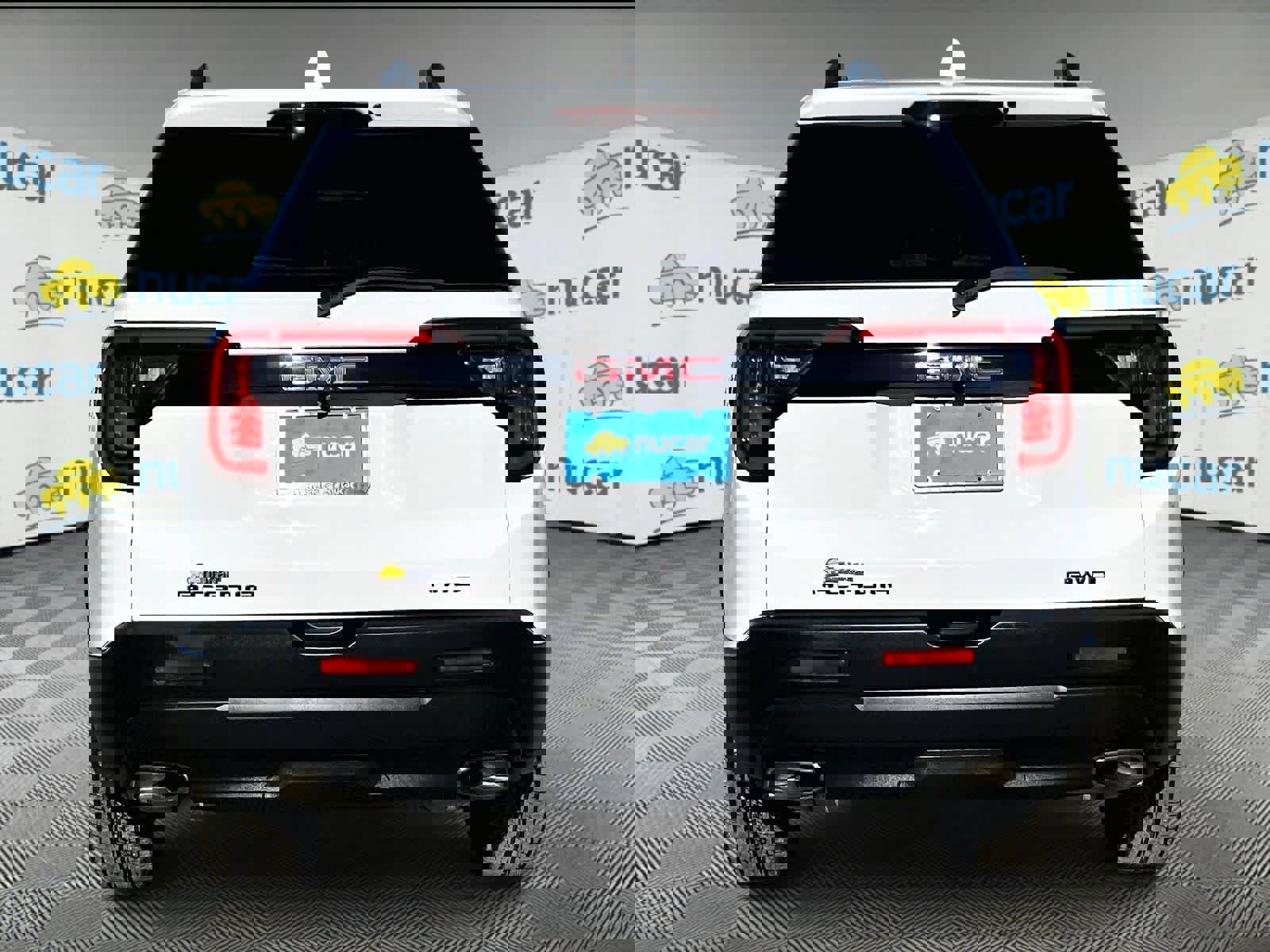 Used 2023 GMC Acadia SLT w/ Elevation Edition image 5