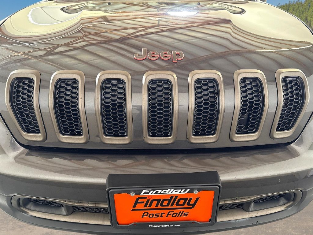 Used 2017 Jeep Cherokee 75th Anniversary AWD/4WD image 35